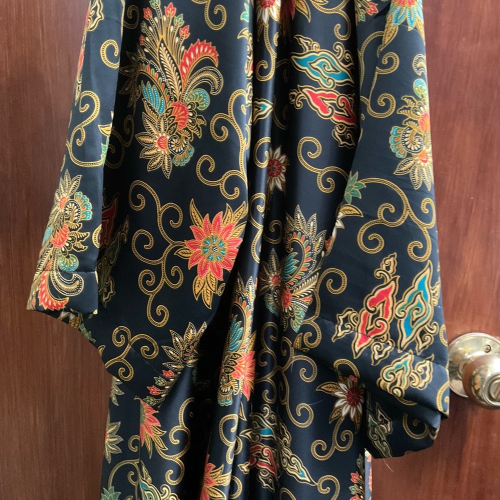 NWOT NO TAGS Robe - Picture 3 of 3